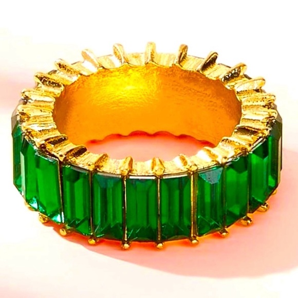 Emerald Green 14 Karat Ring - Picture 1 of 6